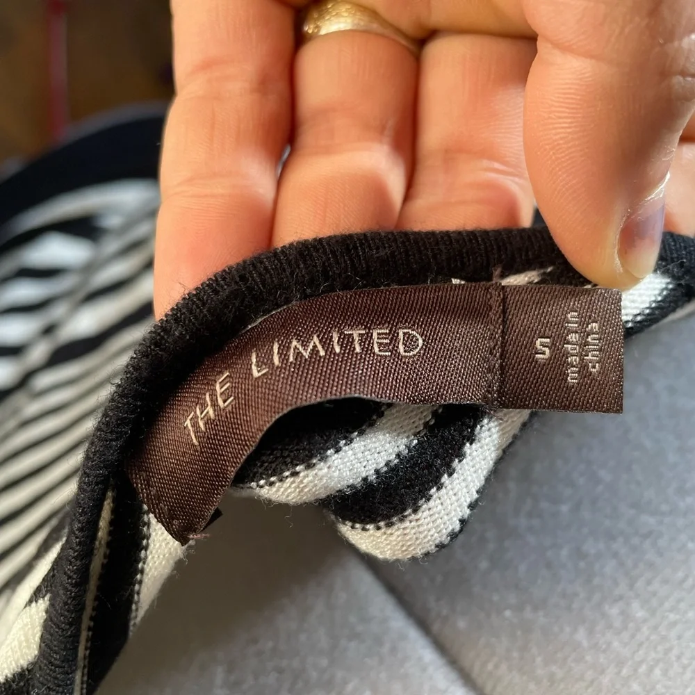 Limited asymmetrical sweatshirt - Picture 3 of 3